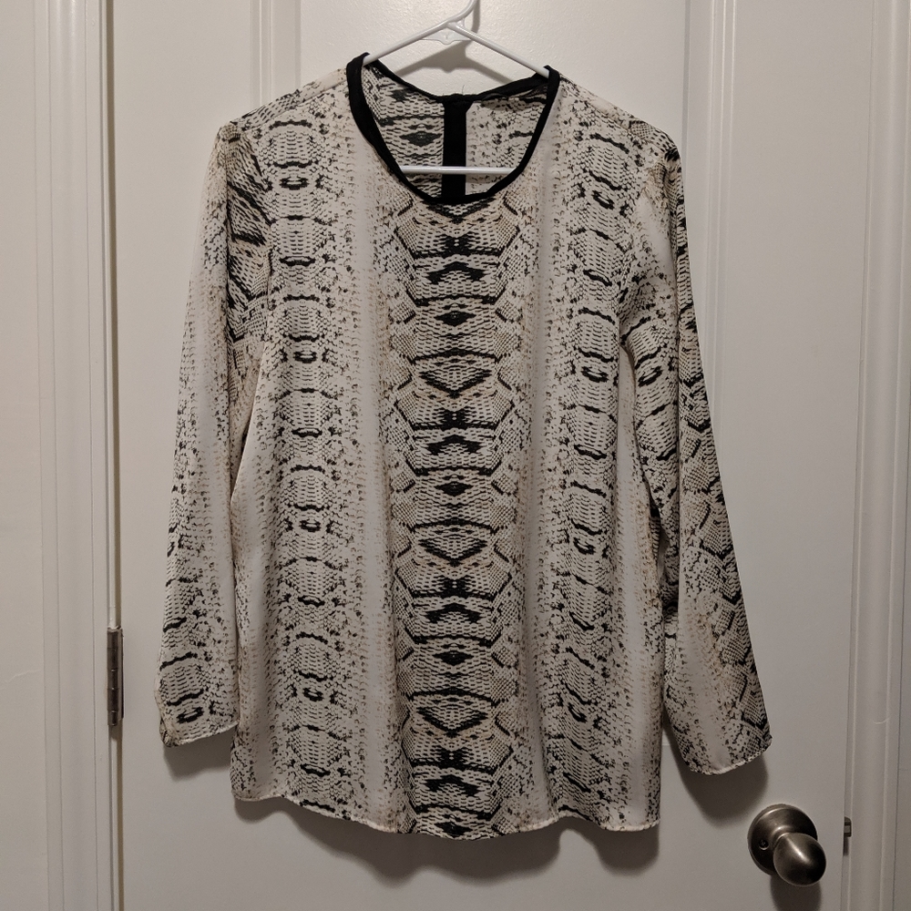 blouse - Picture 2 of 3